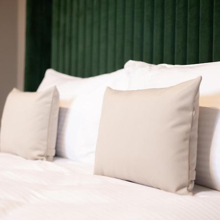 R.Hotel แชร์นิฟซี ภายนอก รูปภาพ