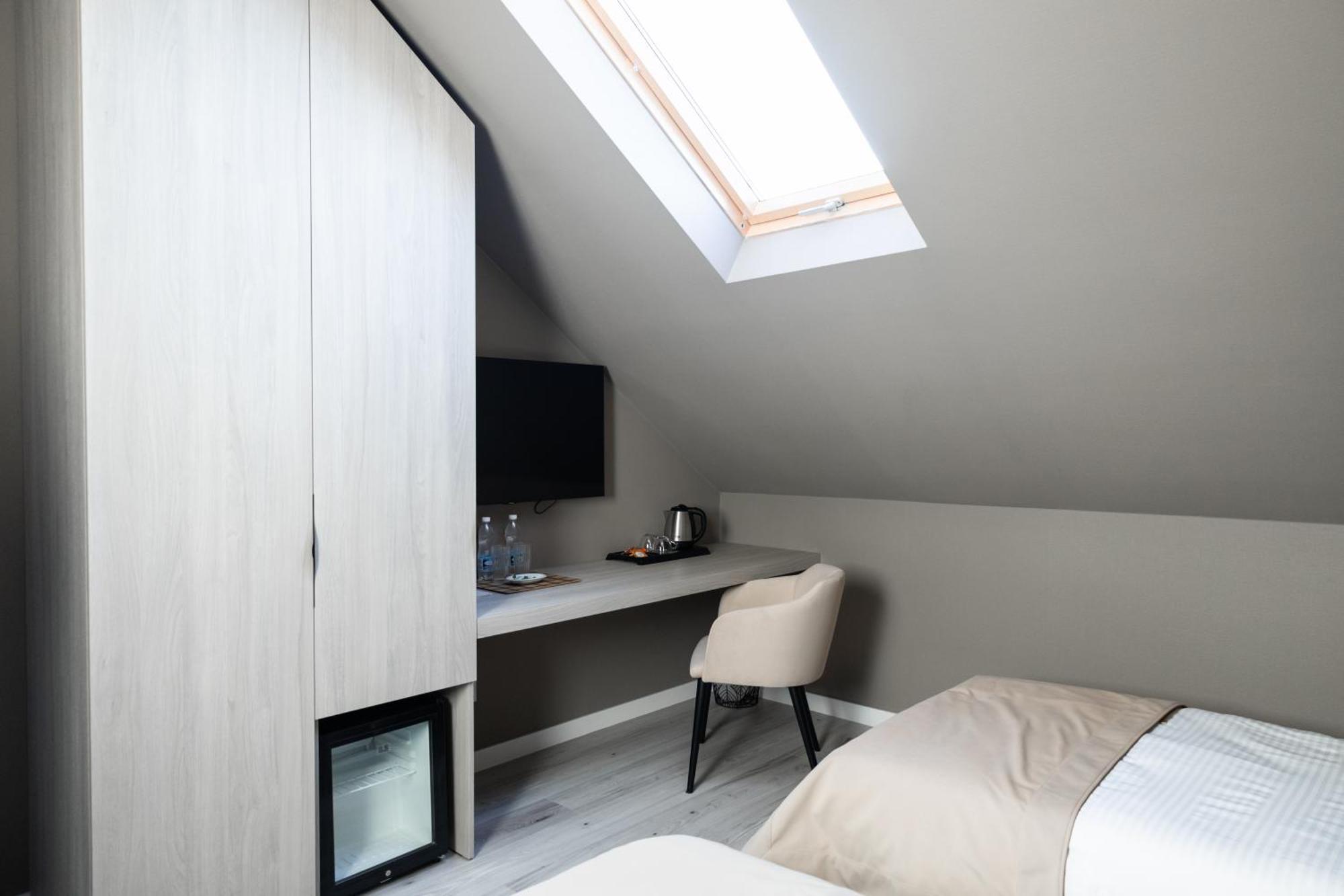 R.Hotel แชร์นิฟซี ภายนอก รูปภาพ